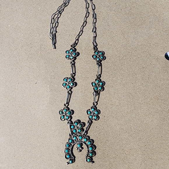 Delicate Native American Squash Blossom Link Necklace. - Picture 5 of 8